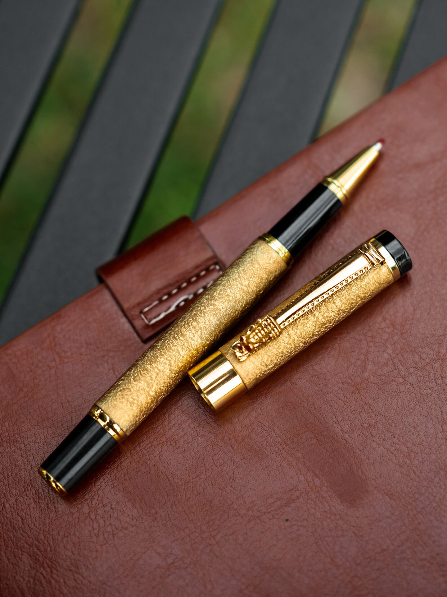 Limited Edition Crocodile Gold-Black Kalem