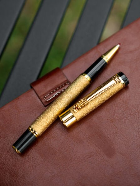 Limited Edition Crocodile Gold-Black Kalem