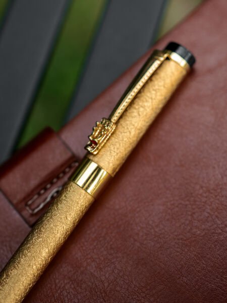 Limited Edition Crocodile Gold-Black Kalem