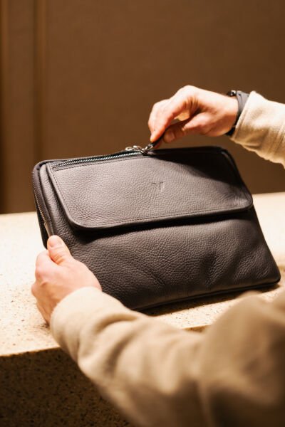 V Hakiki Deri Clutch & Tablet El Çantası / Siyah